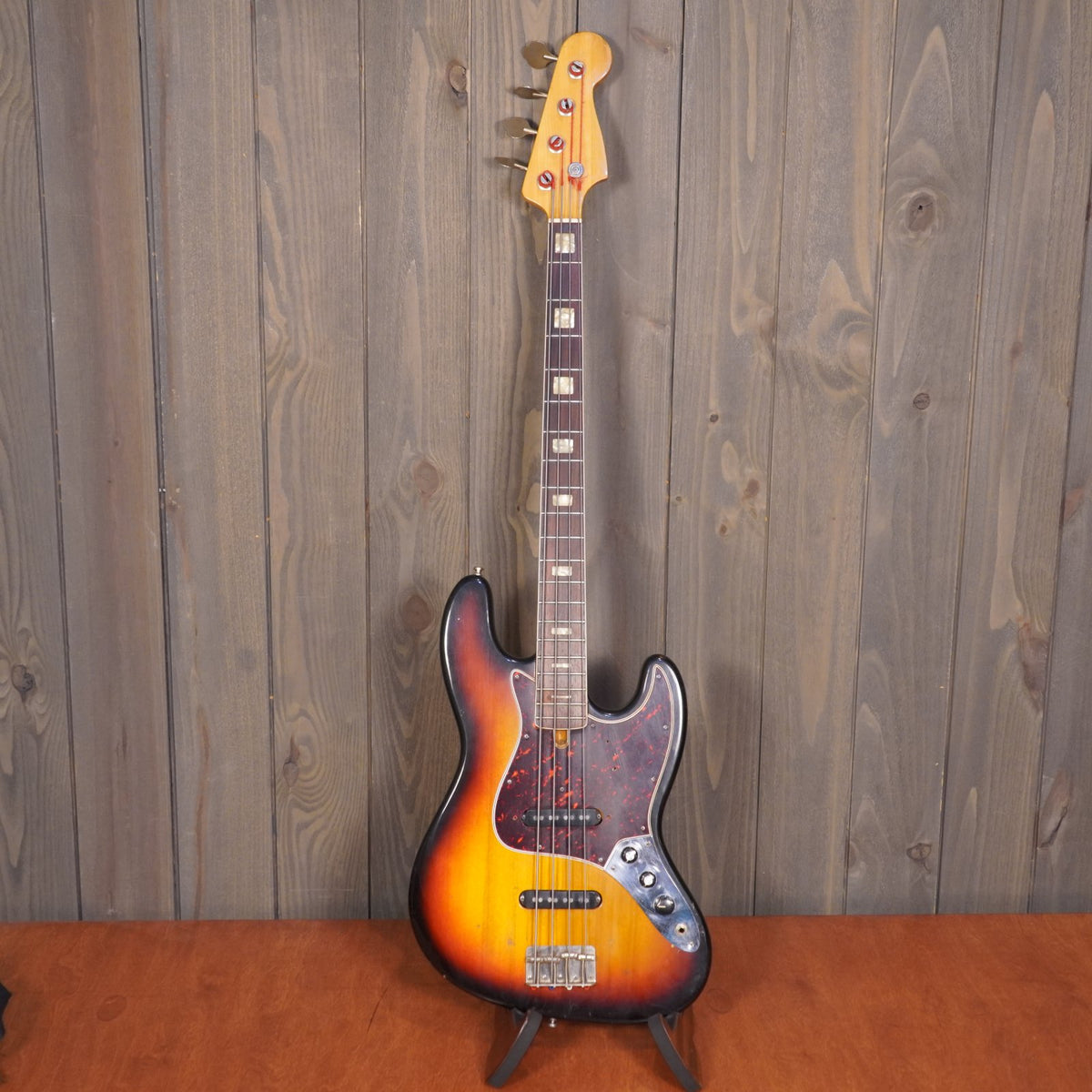 MIJ Jazz Bass w/ Gig Bag (Vintage - 1970s)