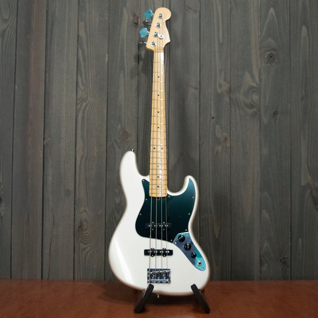 Fender Jazz Bass Blizzard Pearl w/ OHSC (Used - 2011)